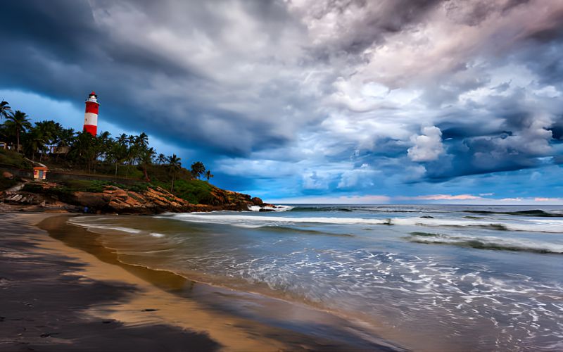 Kerala Unfolded: Hills, Backwaters & Beaches